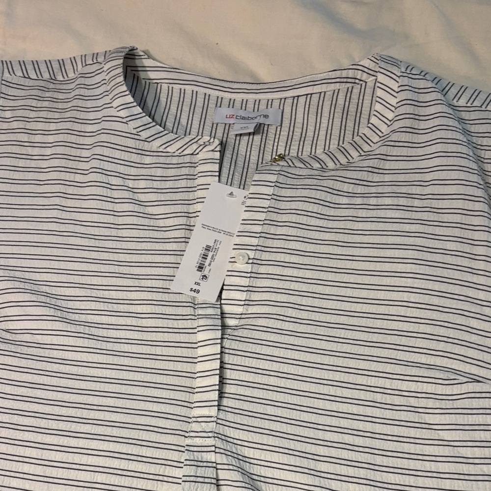 Liz Claiborne Wimens White and Blue Striped blouse..XXL.NWT